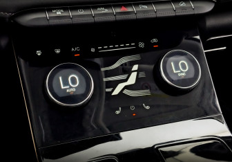 Подержанный автомобиль Exeed LX 2022 года (27 фото)