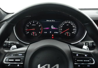 Подержанный автомобиль Kia Stinger 2023 года (11 фото)