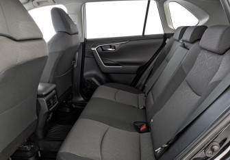 Подержанный автомобиль Toyota RAV4 2021 года (12 фото)