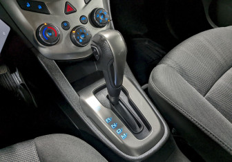 Подержанный автомобиль Chevrolet Aveo Sedan 2015 года (27 фото)