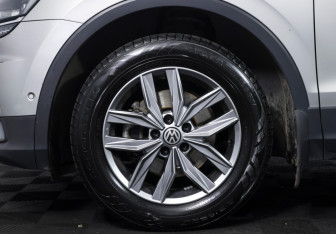 Подержанный автомобиль Volkswagen Tiguan 2017 года (19 фото)