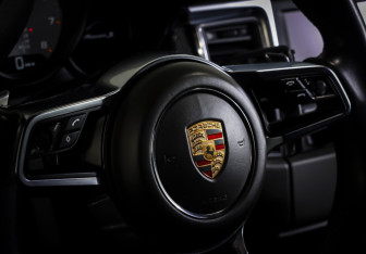 Подержанный автомобиль Porsche Macan 2014 года (14 фото)