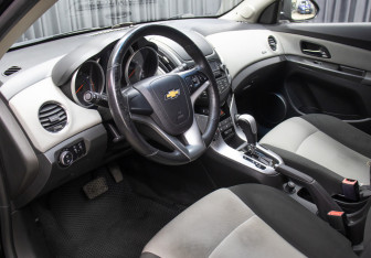 Подержанный автомобиль Chevrolet Cruze Sedan 2013 года (16 фото)