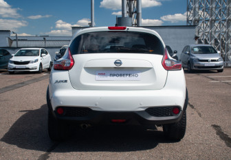 Подержанный автомобиль Nissan Juke 2014 года (6 фото)