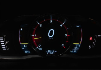 Подержанный автомобиль Volvo XC60 2014 года (16 фото)