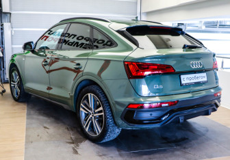 Подержанный автомобиль Audi Q5 2021 года (6 фото)