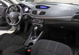 Подержанный автомобиль Renault Fluence 2016 года (11 фото)