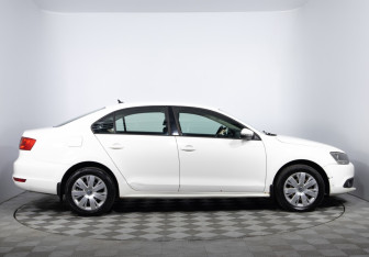 Подержанный автомобиль Volkswagen Jetta Sedan 2013 года (4 фото)