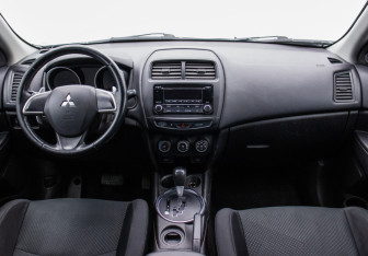 Подержанный автомобиль Mitsubishi ASX 2014 года (13 фото)