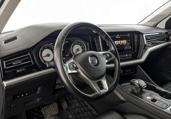 Подержанный автомобиль Volkswagen Touareg 2019 года (15 фото)
