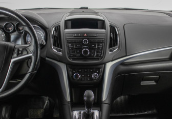 Подержанный автомобиль Opel Zafira Compactvan 2013 года (14 фото)