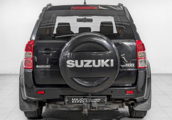 Подержанный автомобиль Suzuki Grand Vitara 2010 года (6 фото)