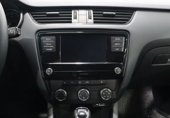Подержанный автомобиль Skoda Octavia Liftback 2019 года (17 фото)