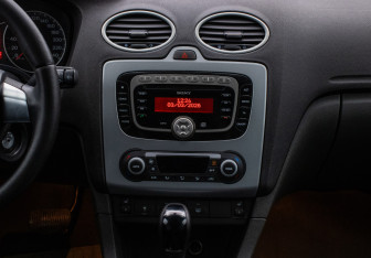 Подержанный автомобиль Ford Focus Hatchback 2007 года (14 фото)