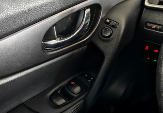 Подержанный автомобиль Nissan X-Trail 2016 года (16 фото)