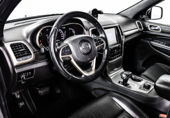 Подержанный автомобиль Jeep Grand Cherokee 2013 года (13 фото)