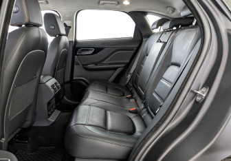 Подержанный автомобиль Jaguar F-Pace 2020 года (18 фото)