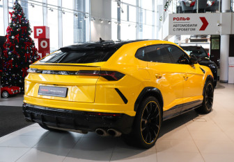 Подержанный автомобиль Lamborghini Urus 2022 года (5 фото)