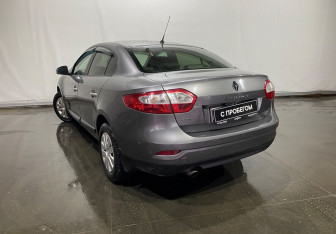Подержанный автомобиль Renault Fluence 2010 года (6 фото)