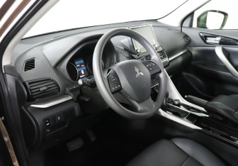 Подержанный автомобиль Mitsubishi Eclipse Cross 2023 года (8 фото)