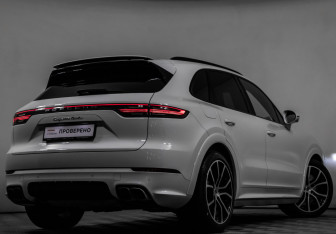 Подержанный автомобиль Porsche Cayenne 2018 года (46 фото)