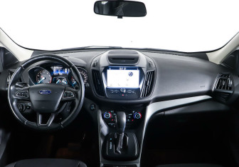 Подержанный автомобиль Ford Kuga 2017 года (10 фото)