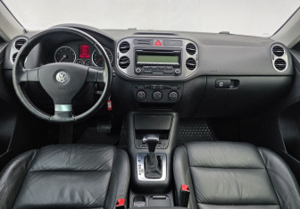 Подержанный автомобиль Volkswagen Tiguan 2009 года (11 фото)