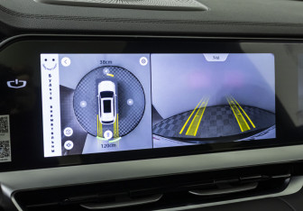 Подержанный автомобиль Geely Monjaro 2025 года (15 фото)