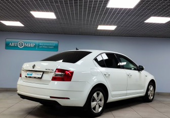 Подержанный автомобиль Skoda Octavia Liftback 2018 года (5 фото)