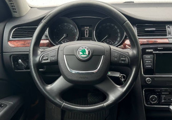 Подержанный автомобиль Skoda Superb Liftback 2010 года (12 фото)
