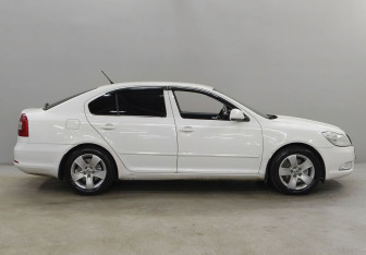 Подержанный автомобиль Skoda Octavia Liftback 2012 года (4 фото)