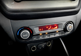 Подержанный автомобиль Kia Rio Sedan 2016 года (26 фото)