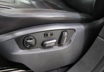 Подержанный автомобиль Volkswagen Touareg 2013 года (12 фото)