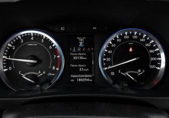 Подержанный автомобиль Toyota Highlander 2015 года (16 фото)