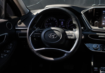 Подержанный автомобиль Hyundai Sonata 2019 года (11 фото)