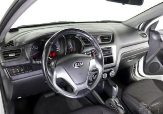Подержанный автомобиль Kia Rio Sedan 2015 года (8 фото)