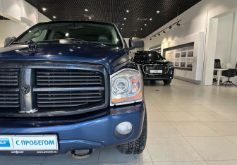 Подержанный автомобиль Dodge Durango 2005 года (7 фото)
