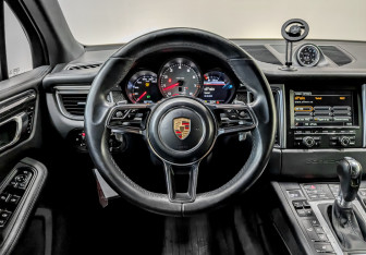 Подержанный автомобиль Porsche Macan 2015 года (23 фото)