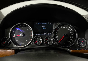 Подержанный автомобиль Volkswagen Touareg 2008 года (11 фото)