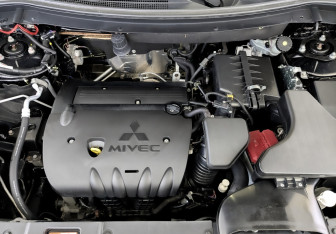 Подержанный автомобиль Mitsubishi Outlander 2018 года (9 фото)