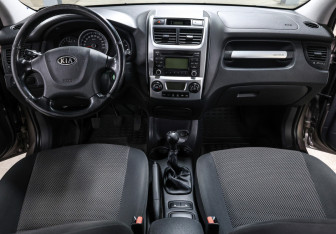 Подержанный автомобиль Kia Sportage 2010 года (14 фото)