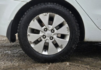 Подержанный автомобиль Kia Rio Sedan 2012 года (14 фото)