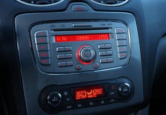 Подержанный автомобиль Ford Focus Sedan 2011 года (15 фото)