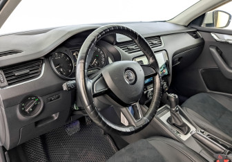 Подержанный автомобиль Skoda Octavia Liftback 2016 года (16 фото)