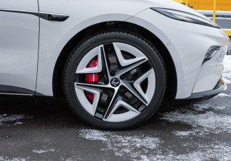 Подержанный автомобиль Rising Auto F7 2023 года (13 фото)