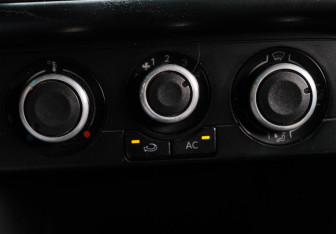 Подержанный автомобиль Volkswagen Polo Sedan 2012 года (17 фото)