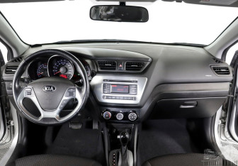 Подержанный автомобиль Kia Rio Sedan 2016 года (10 фото)