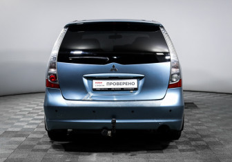 Подержанный автомобиль Mitsubishi Grandis 2008 года (6 фото)