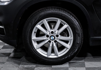 Подержанный автомобиль BMW X5 2014 года (15 фото)