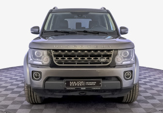 Подержанный автомобиль Land Rover Discovery 2016 года (2 фото)